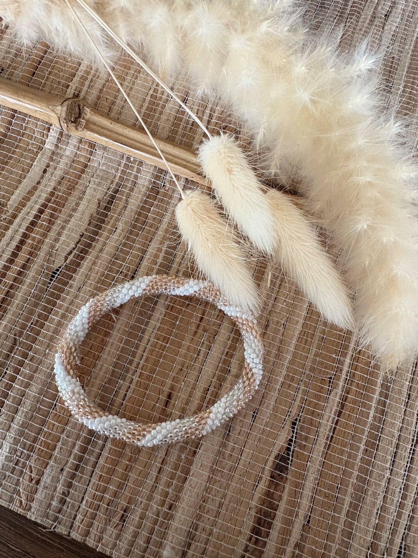 Bracelet Népalais blanc beige et or
